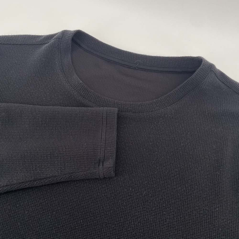 Alo Yoga Waffle Knit Thermal Top Mens Medium Black Long Sleeve Crew Neck Active
